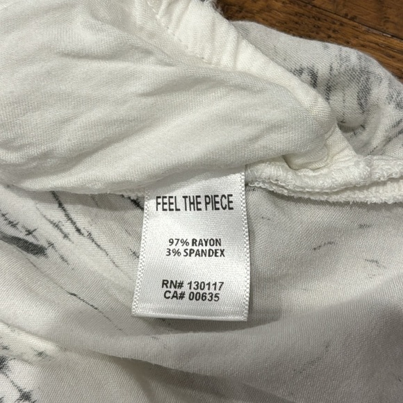 Feel the Peace Woman’s Romper White and Black Size XS - Picture 3 of 4
